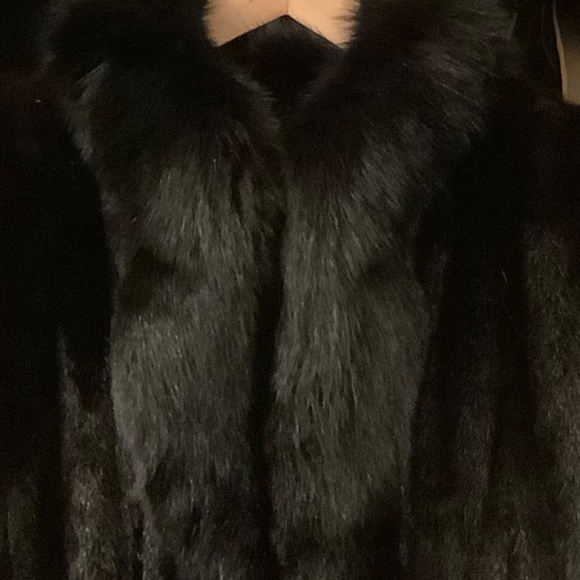 Saga Mink Royal Collection with Fox Tuxedo Collar - Picture 3 of 8